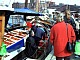 Wismar (Manfred Kumbier)
Fischverkauf vom Kutter im Wismarer Hafen<br />

